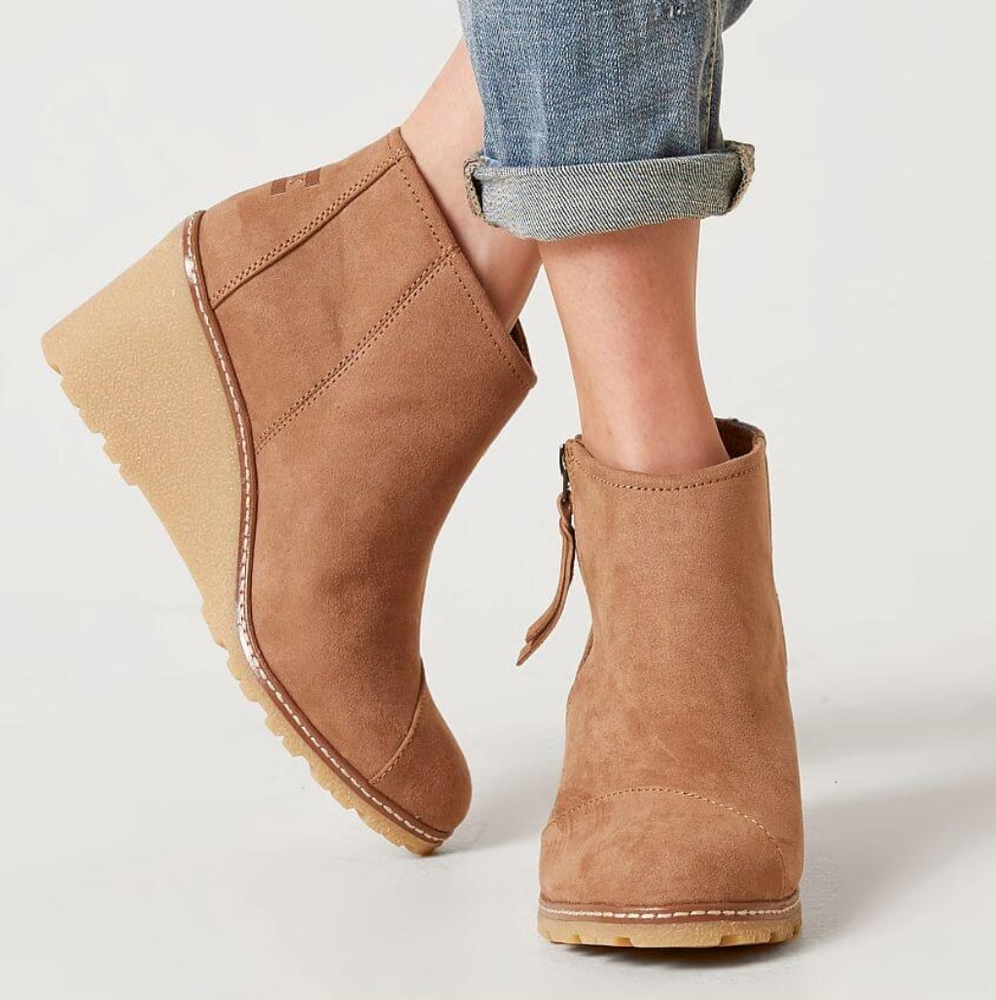TOMS Avery Wedge Shoe Tan Suede Wedge Ankle Boots